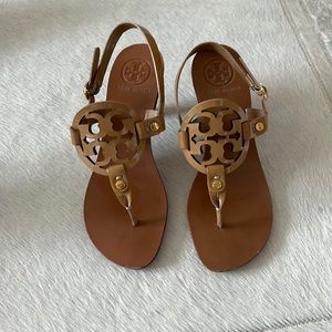 Tory Burch Tan sandal, size 5